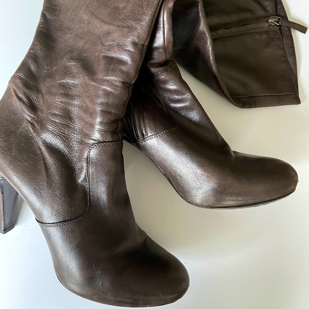 Roberto del Carlo buttery soft chocolate brown zip up high heeled boot. Size 39